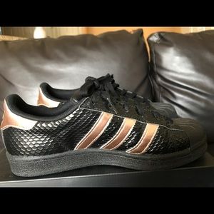 Adidas Women's Superstars- Black & Gold